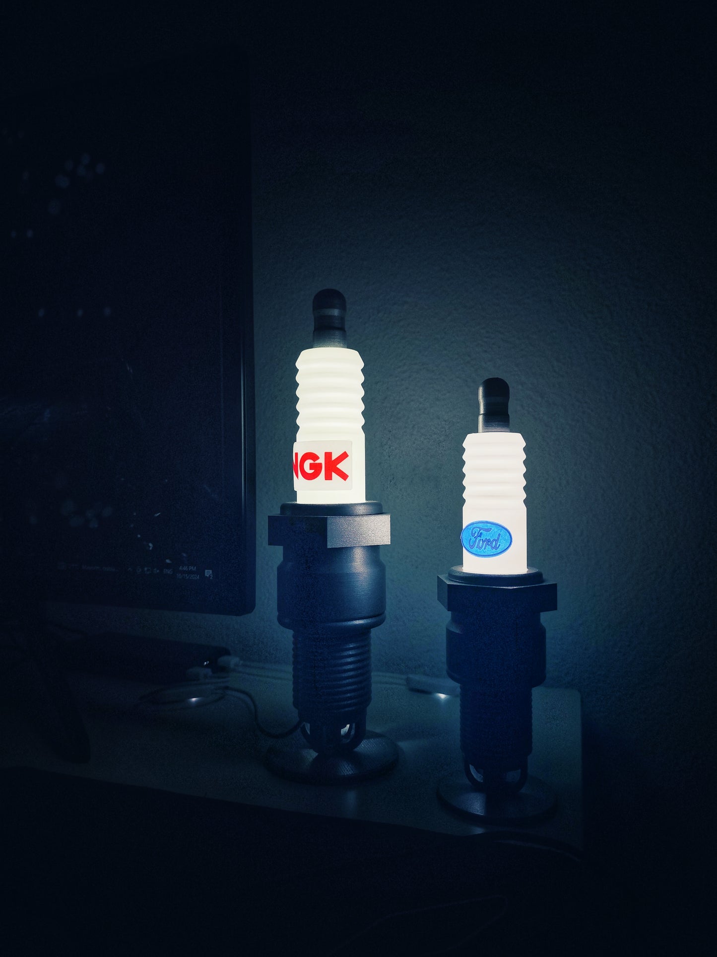 IgnitePlug™ – Spark Plug Desk Lamp